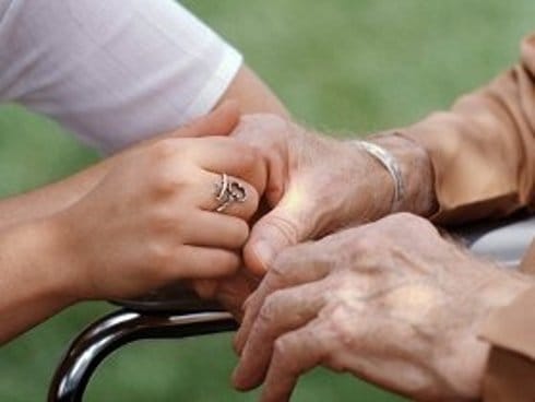 Pomoć u kući za stare u Aleksincu i Ražnju 7 Nega starih