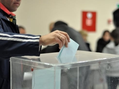 Opozicija bojkotuje izbore u Beloj Palanci, SNS jedini na listićima? 11 glasanje izbori Vanja Keser