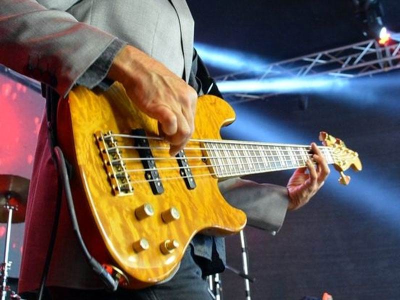 Gitara bas foto Aleksandar Kostic ILUSTRACIJA Juzne vesti