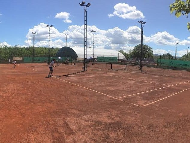 Teniseri TAŽ-a vicešampioni međunarodnog juniorskog turnira održanog u Nišu 4 Tenis akademija Zivkovic TAZ