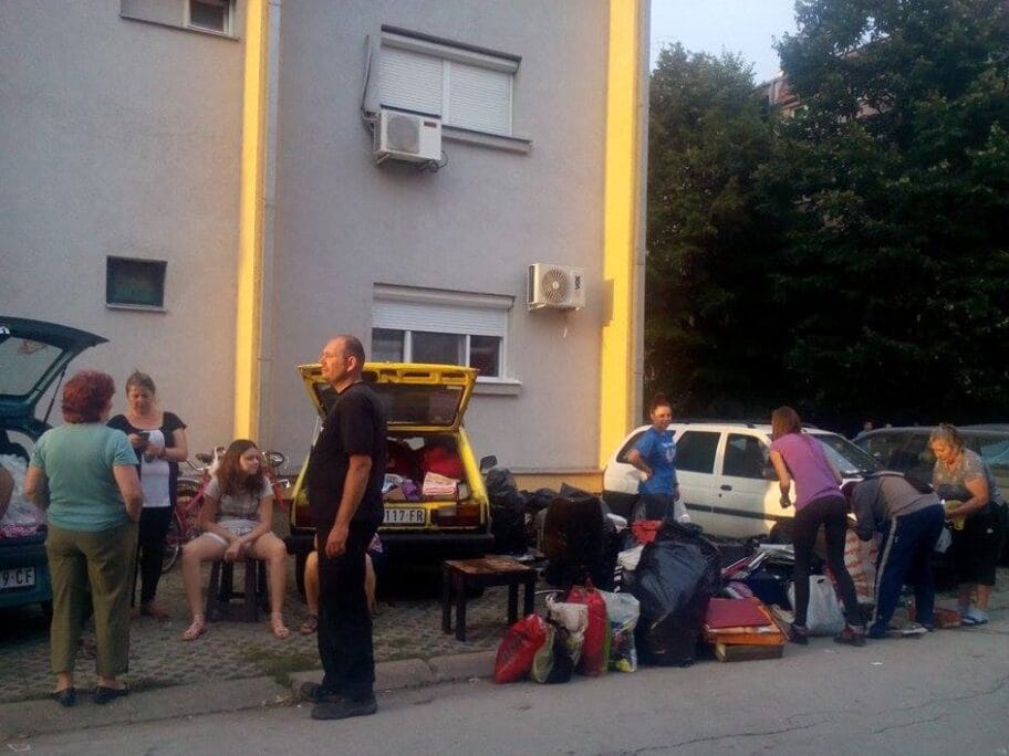 Stanari napuštaju izgorelu zgradu, komšije prikupljaju pomoć 7 Stanari selidba