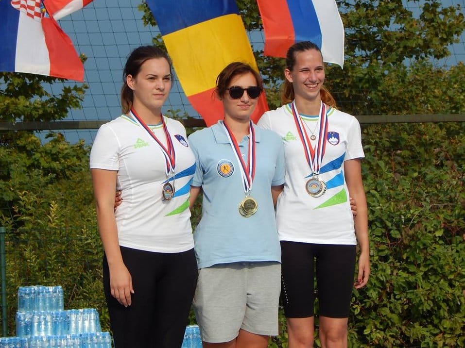 Isidora Velickovic 2 FB stranica Strelicarski klub Naissus 2003 jpg