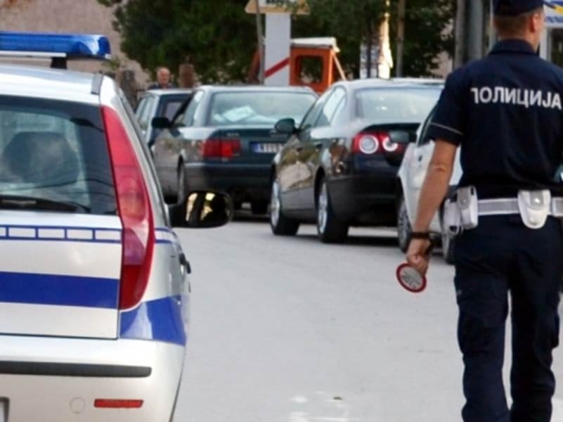 Osamdesetogodišnjak kolima oborio pešaka 2 Saobracajac