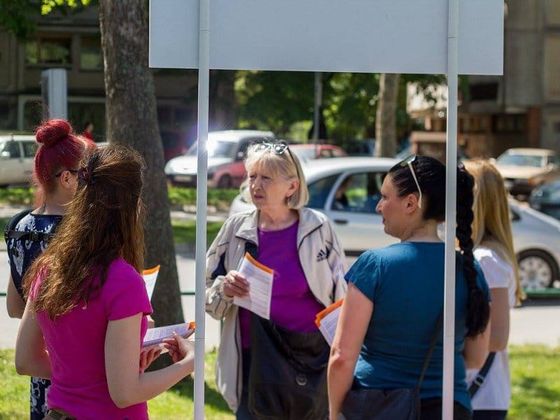 Poslanik i odbornici iz “Dosta je bilo” pozivaju na razgovor uz kafu 16 razgovor sa gradjanima foto DJB