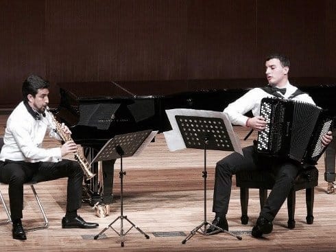 Srpski harmonikaš i čileanski saksofonista nastupaju u Nišu 7 duo avido foto fb