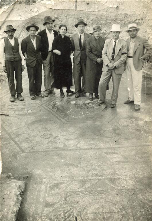 Porodica Reljic i Popovic na otkrivanju mozaika u Mediani Medium