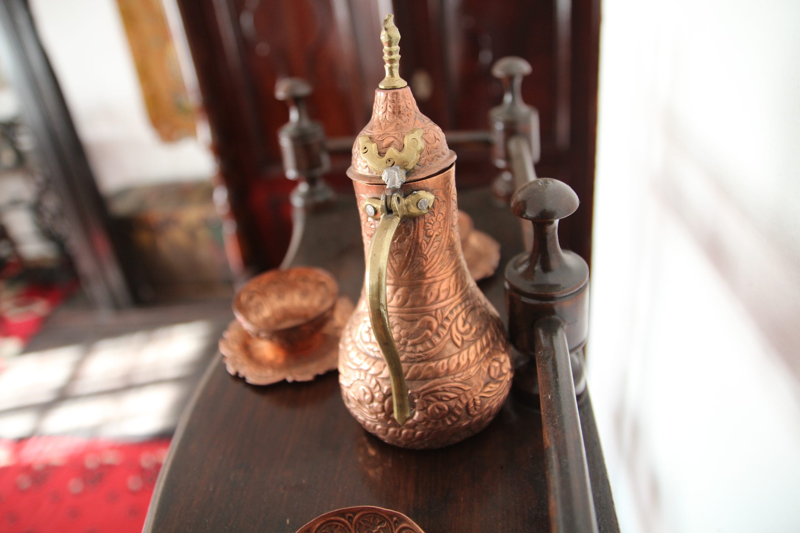 Unutrasnjojst muzeja autenticni predmeti iz vremena casopisa autor ja scaled