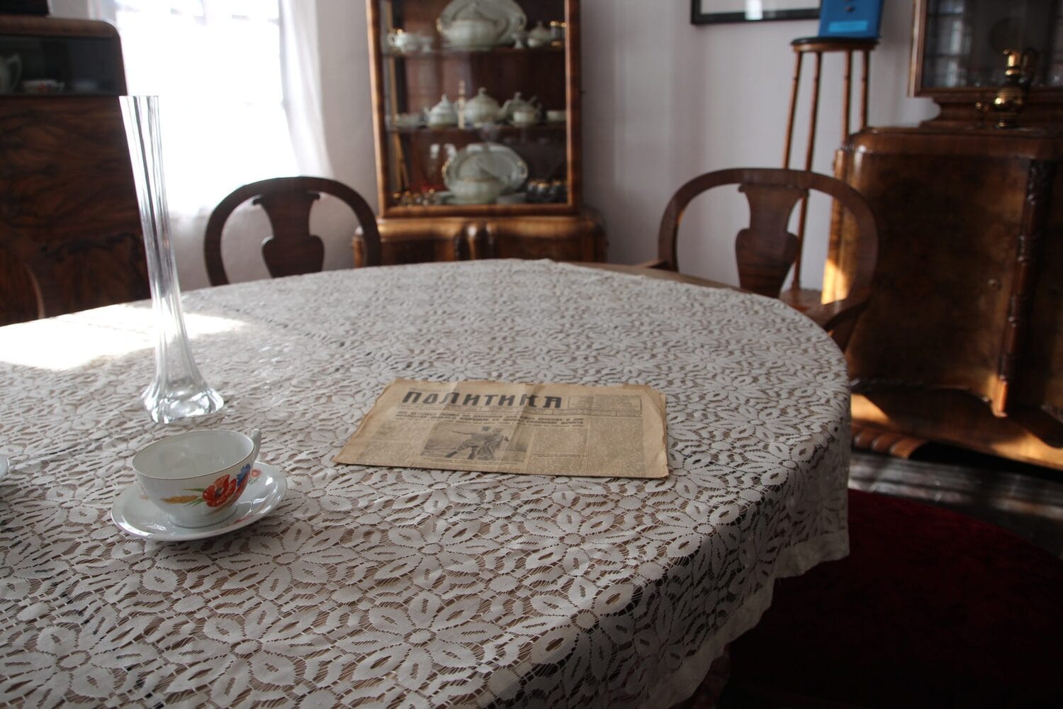 Namestaj u jednoj od muzejskih soba scaled