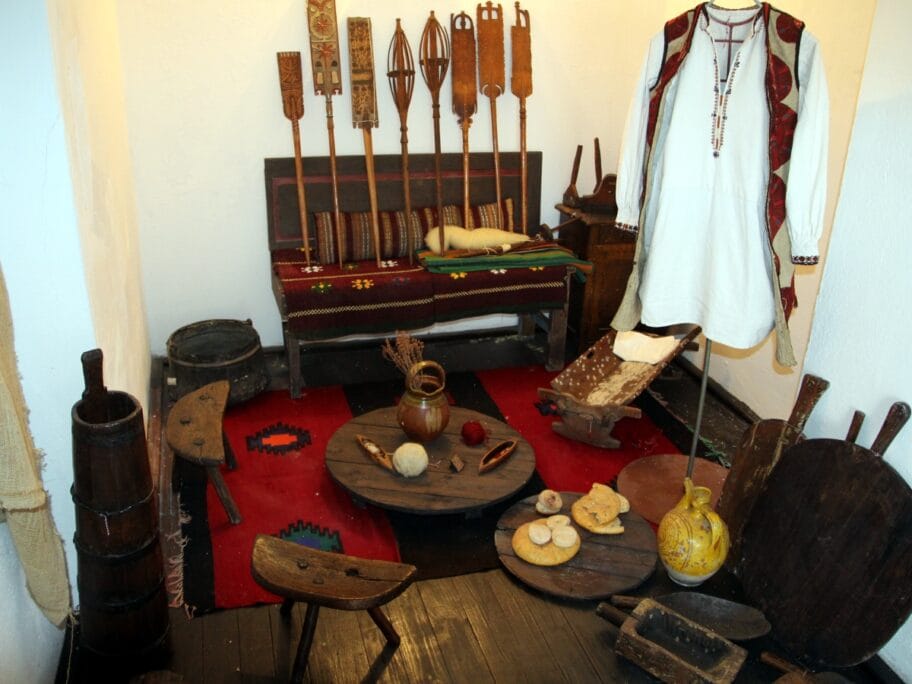 Osmanlijski spisi, srpska soba i kljova mamuta na jednom mestu 20 Seoska soba iz XIX veka NM