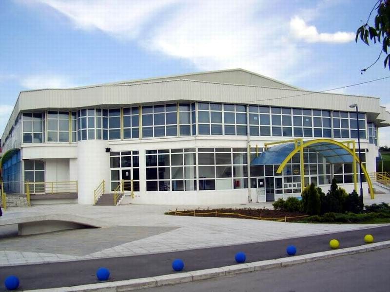 obroci se sada dele u sportskoj hali foto lj m