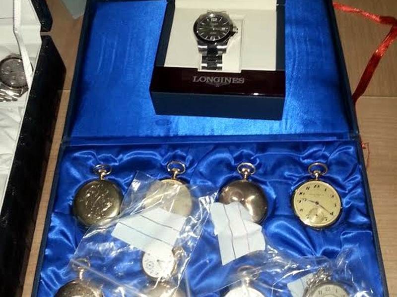 zaplenjeni satovi foto uprava carina