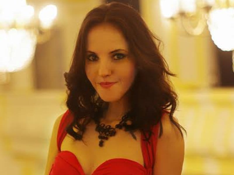 Banjalučki sopran uz pratnju klavira izvodi poznate kompozicije u Nišu 13 Muzicarka