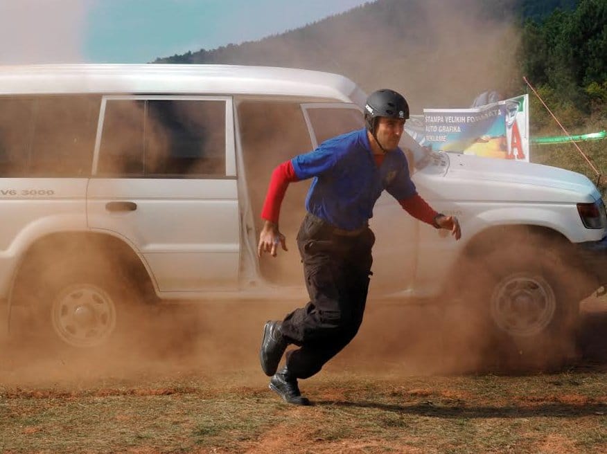 Suting reli Safari klub