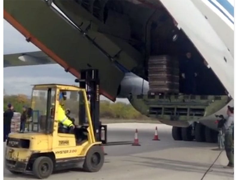 Stigli avioni kojima se u Siriju šalje humanitarna pomoć 3 Utovar robe Ruska rec