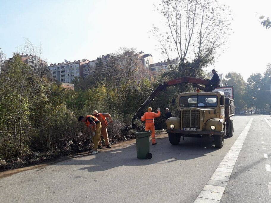 Očišćena divlja deponija na Bulevaru 2 Ciscenje deponije 2 foto JV