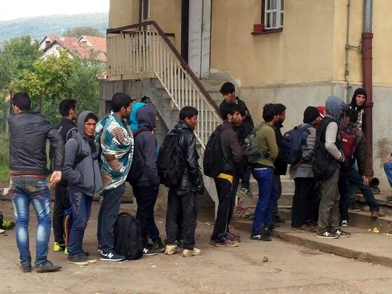 Devet migranata otkriveno u “mazdi” kod Bele Palanke 20 avganistanci cekaju registraciju u Dimitrovgradu JV