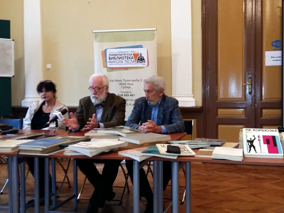 ivanredipoklanjaknjigebibliotecifotoJV scaled