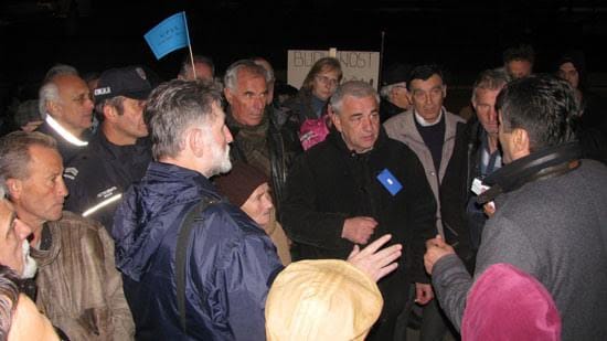 Stanari ispred toplane