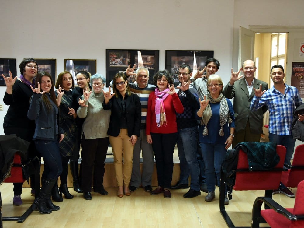 Zajednicki pozdrav volimo vas na engleskom foto SKC Nis