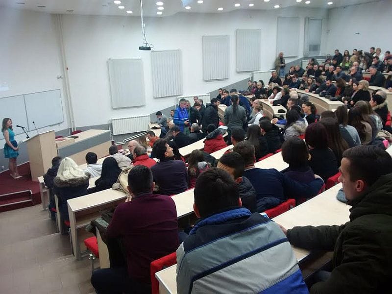 Amfiteatar premijera filma Kotrljanje Prokuplje foto Lj M