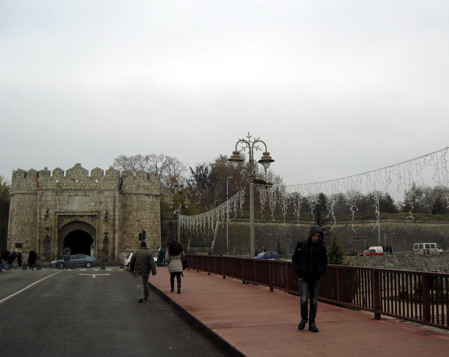 Svetiljke na mostu foto JV