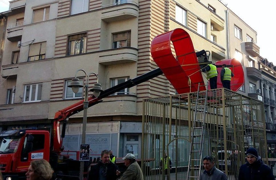 Postavljanje novogodisnje konstrukcije foto JV