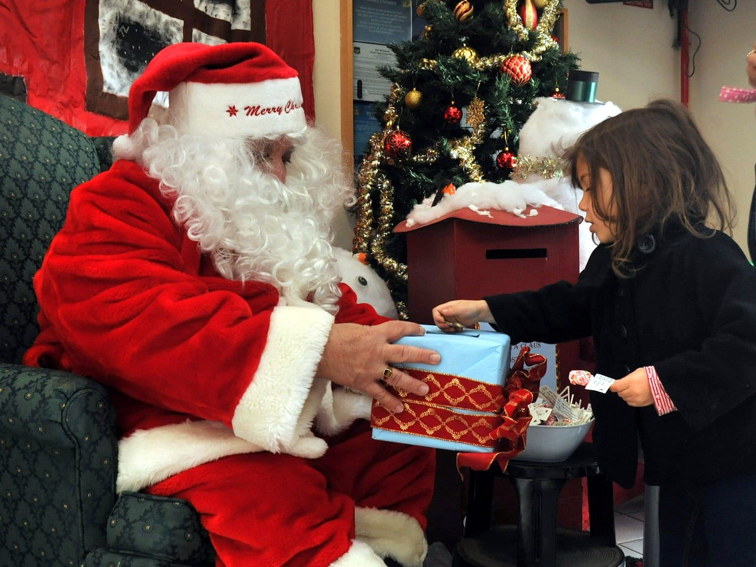 Santa Claus greets airmen families at post office 121217 F AK347 002