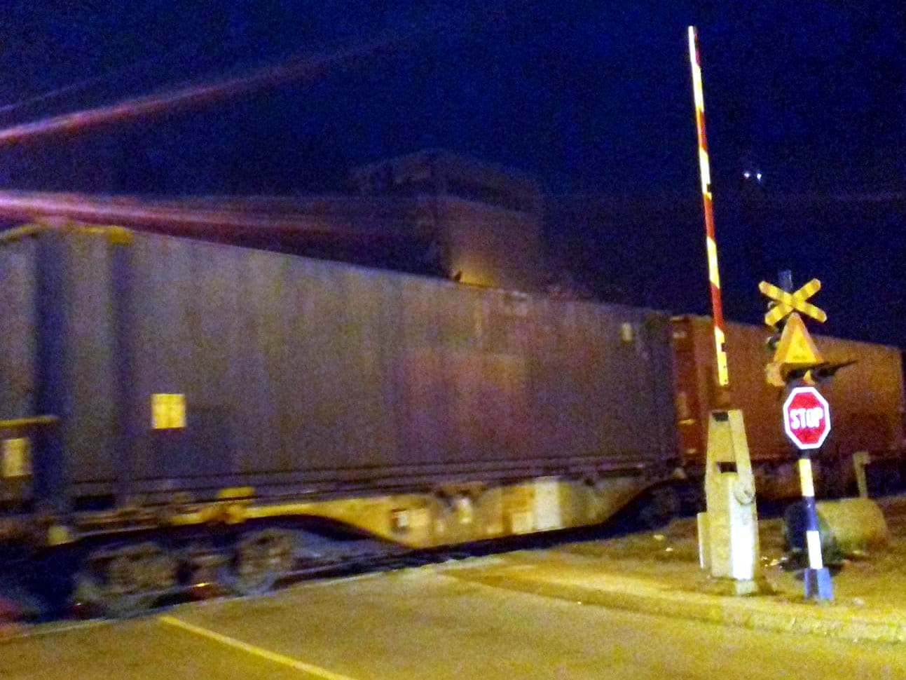 Podignuta rampa voz prolazi foto M T