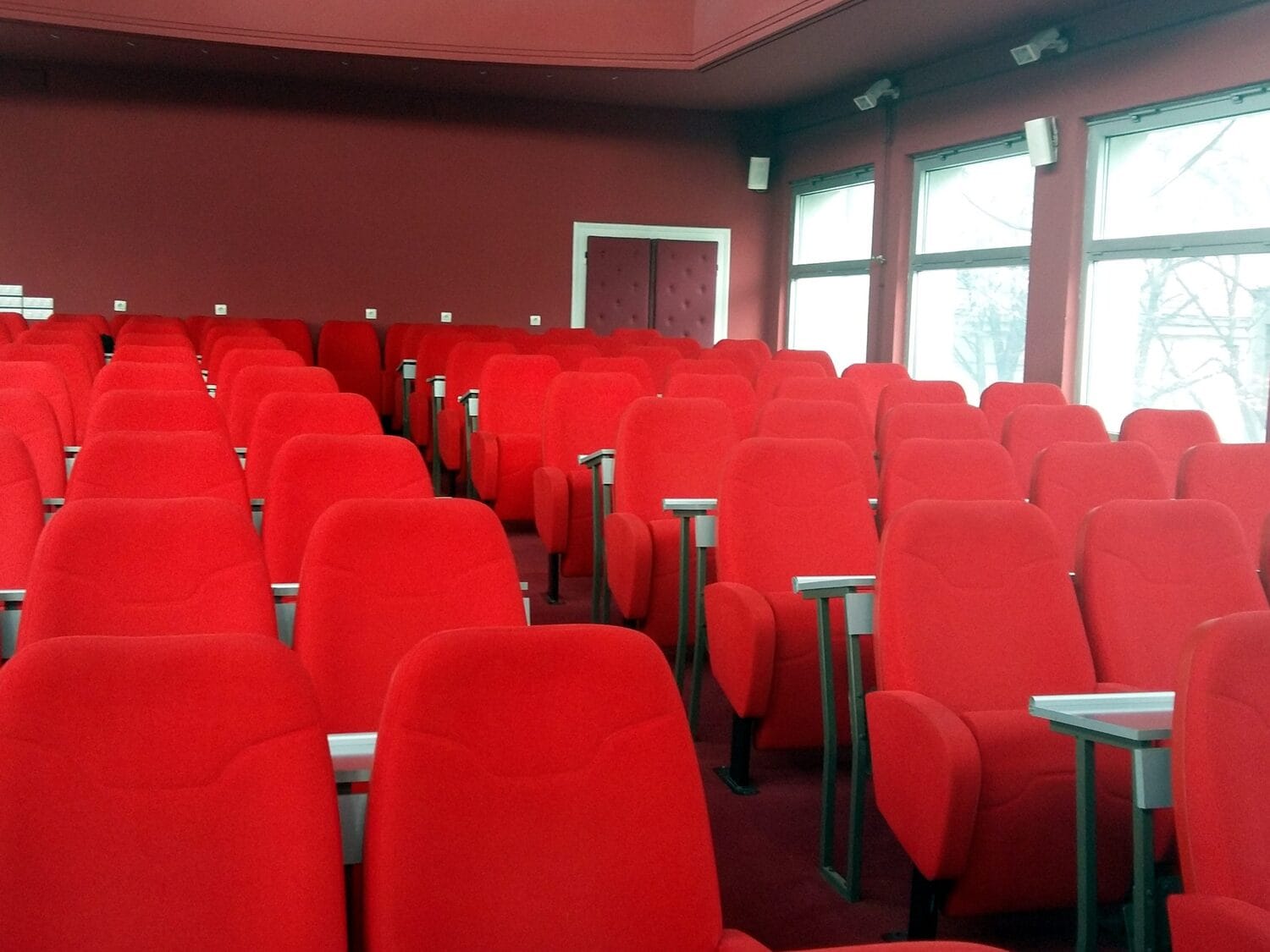 Datum skupštinske sednice o aerodromu biće poznat sledeće nedelje 1 praznestolice skupstina foto jv scaled