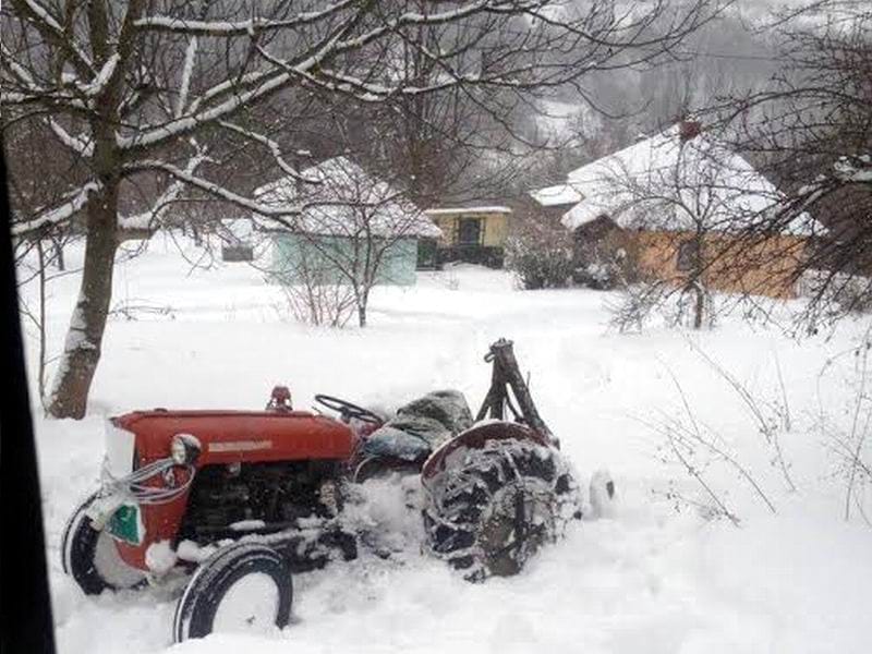 Meštani Popova ljuti na direktorku Zimske službe 10 selo popovo blace foto lj m