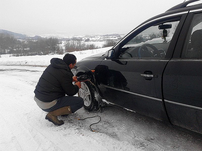 Prohodni putevi i do najudaljenijih pirotskih sela 18 lanci sneg foto aleksandar kostic