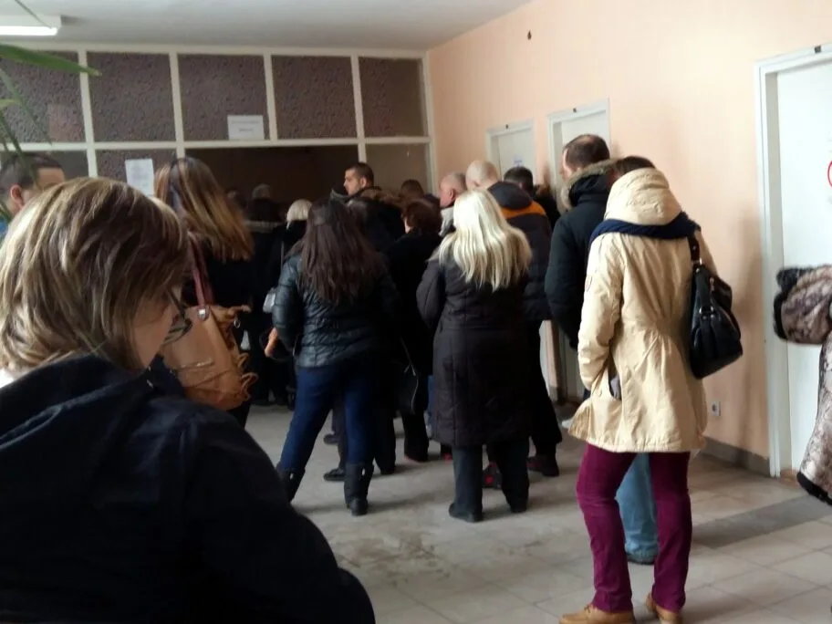 Nema spasa od redova za zdravstvene knjižice 20 red za zdravstvene foto jv