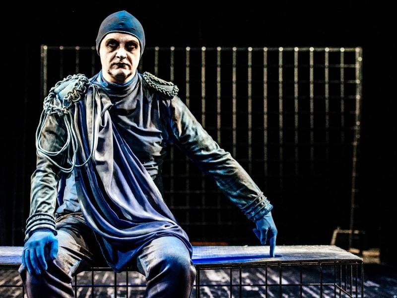 800x600 Aleksandar Ksrtic u ulozi Kleona foto Narodno pozoriste Nis