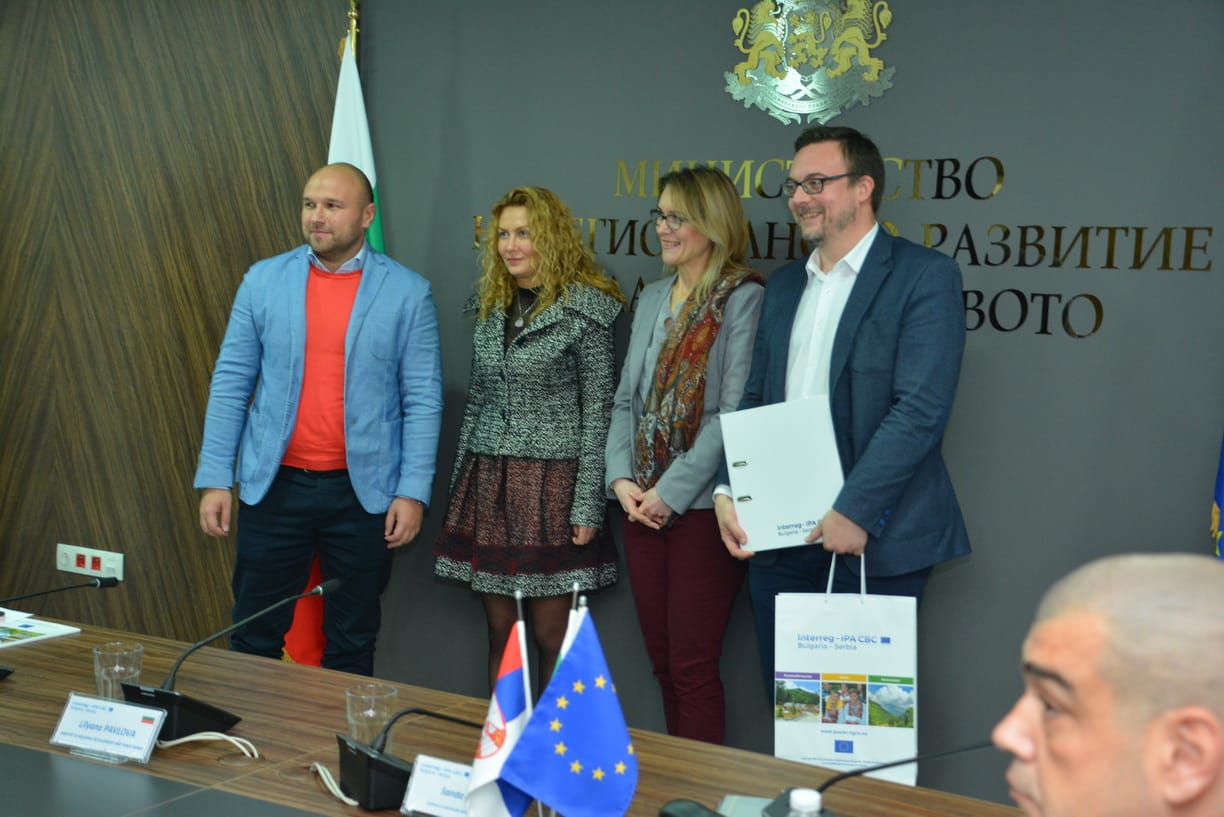 potpisivanje ugovora foto www vpsle edu rs