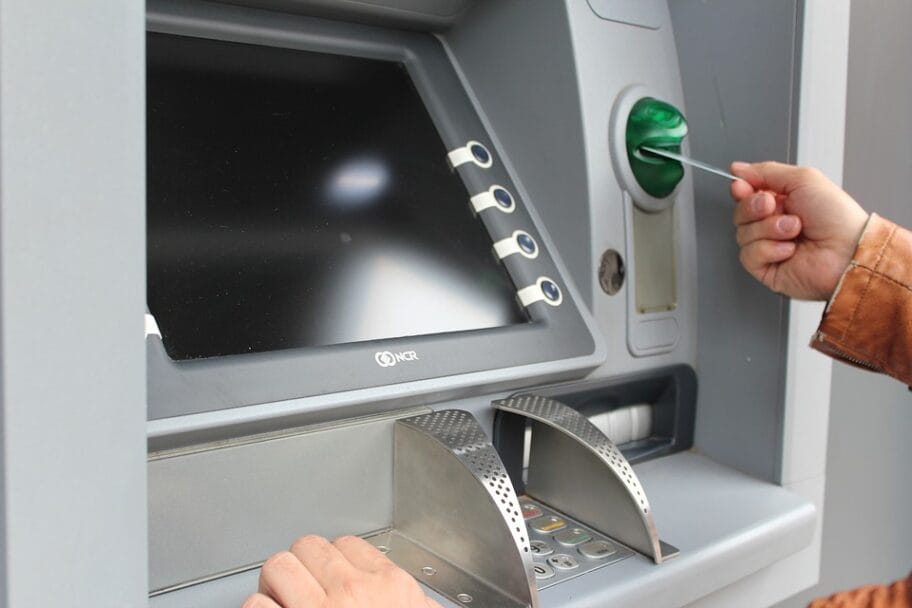 Poštar osumnjičen da je tuđim karticama uzimao pare sa bankomata 20 atm 1524870 960 720