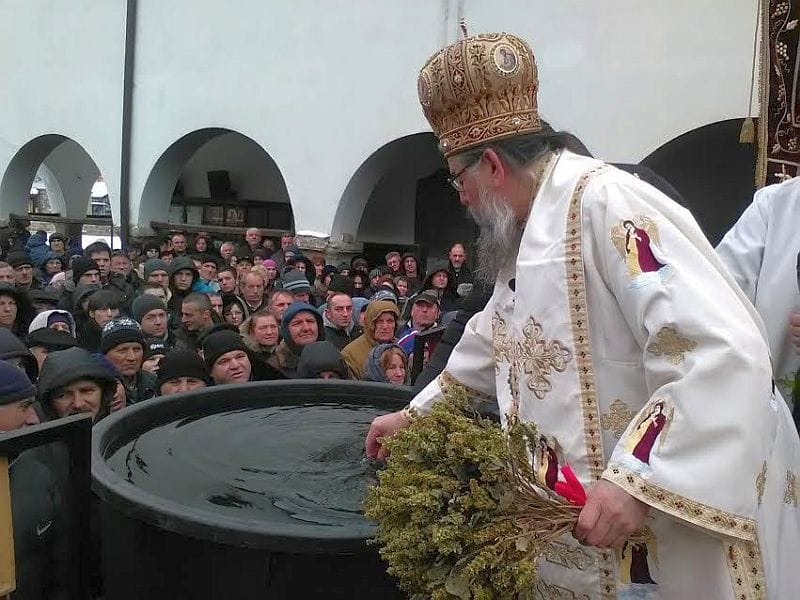 Kupanje krsta u Vranju foto i m