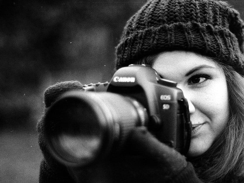 Niški srednjoškolci fotografijama ukazuju na problem govora mržnje 16 Izlozba fotografija niskih srednjoskolaca foto