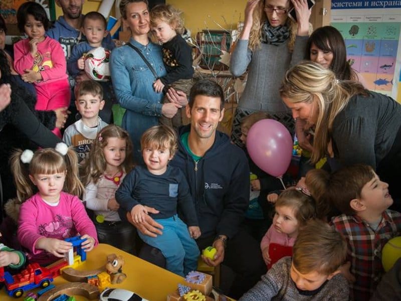 Đoković obišao vrtić u Medoševcu 1 djokovic2 FNDJ