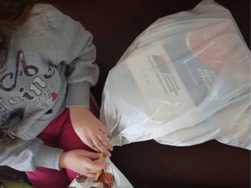 U dečijim paketićima kalendari SNS 4 Paketici SNS