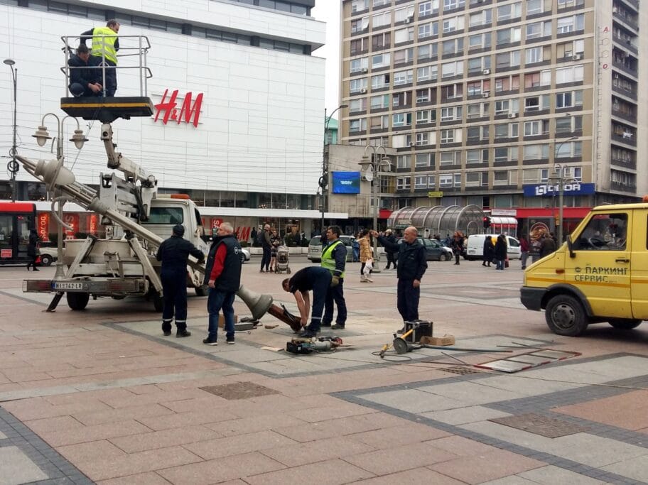 Postavljanje ulicnog svetla foto JV
