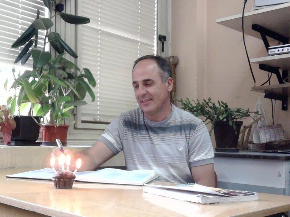 Niški nastavnik opet štrajkuje glađu ispred zgrade Vlade 1 disic