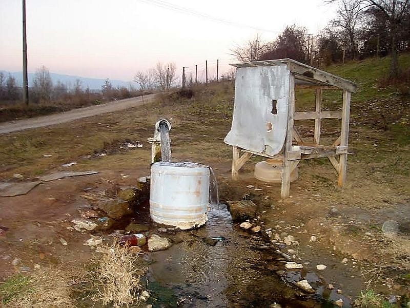 Umesto u flaše, mineralna voda kod Prokuplja otiče u oranice 3 izvoriste milan toplica foto lj m