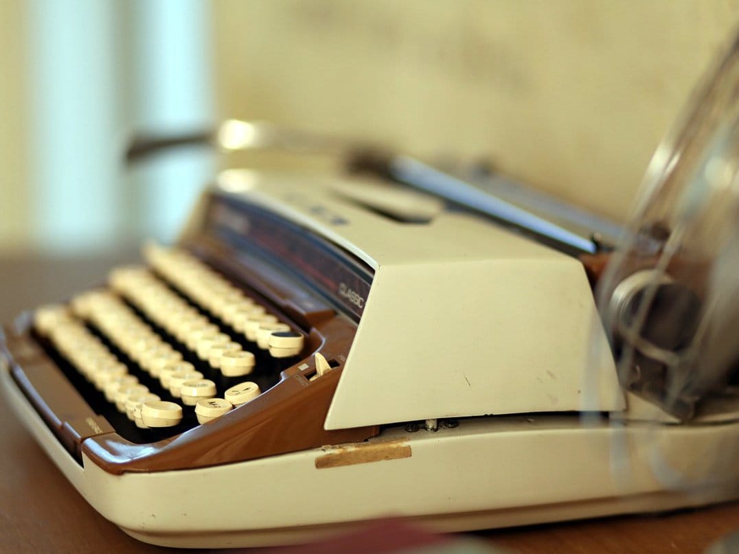 typewriter 109060 1280 foto pixbay zenome