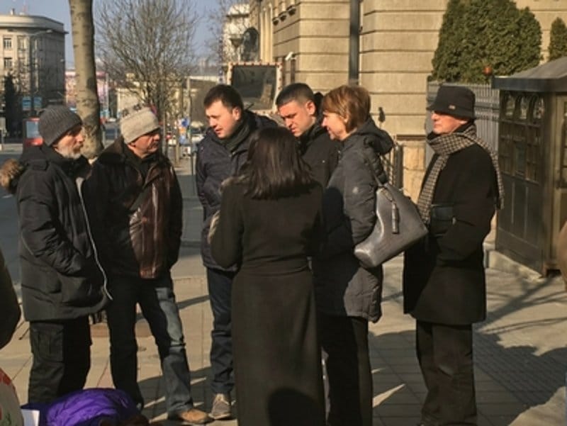 Nastavniku istorije iz Niša vraćena licenca, prekinuo štrajk glađu 2 Protest Ministarstvo prosvete