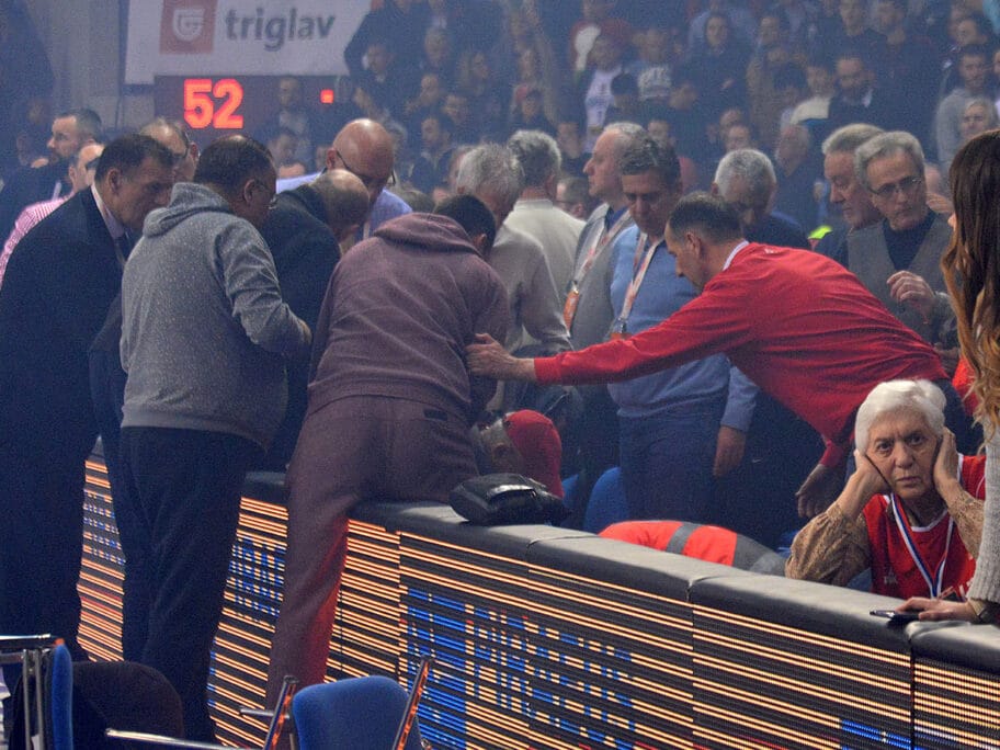 Baklja bacena foto JV Vanja Keser