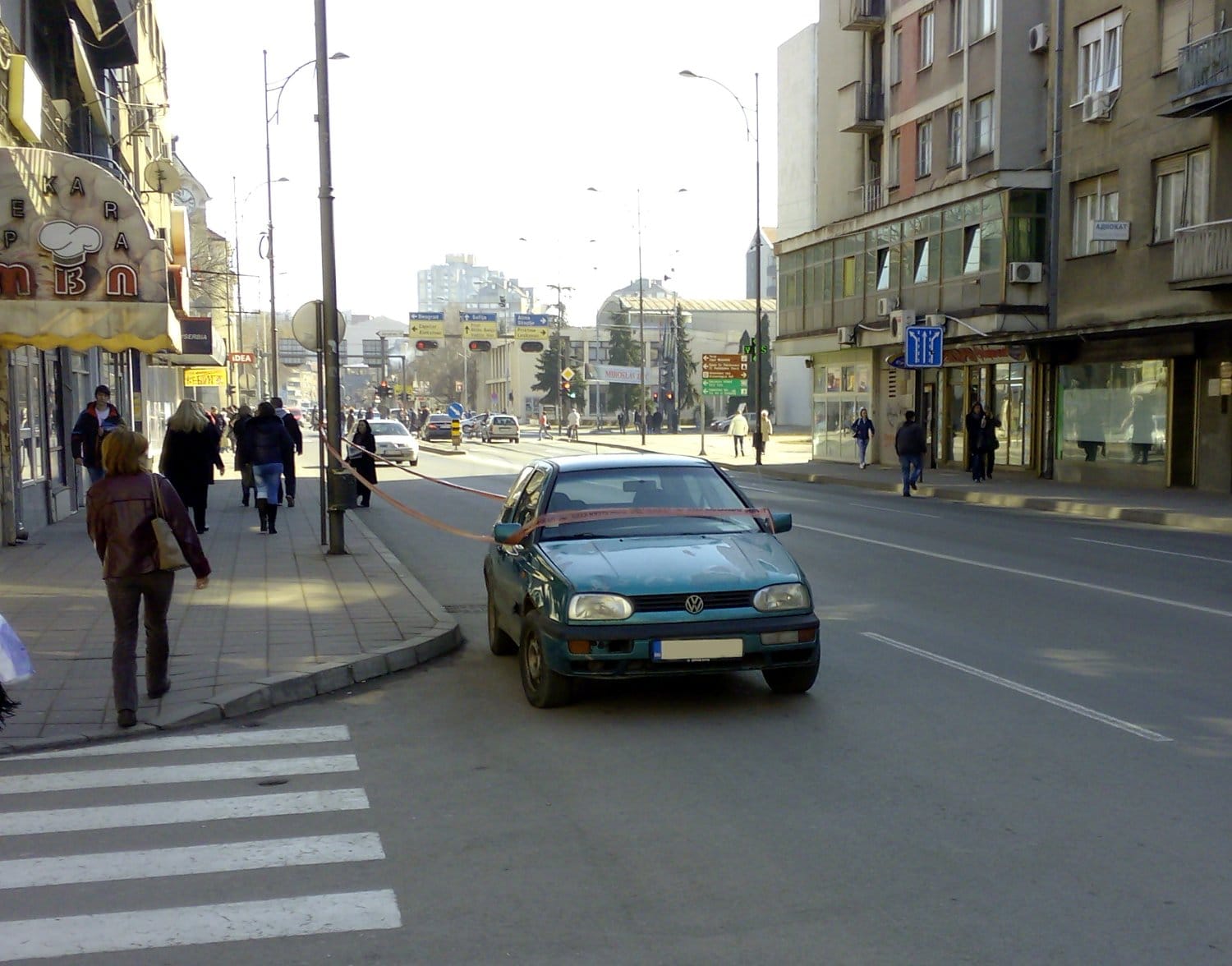 Ostavio kola na sred ulice; foto: Banker radio