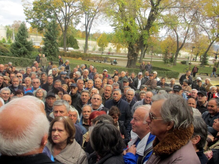 Radnicima propalih preduzeća minimalce obećali do kraja dana 13 Radnici propalih preduzeca foto JV