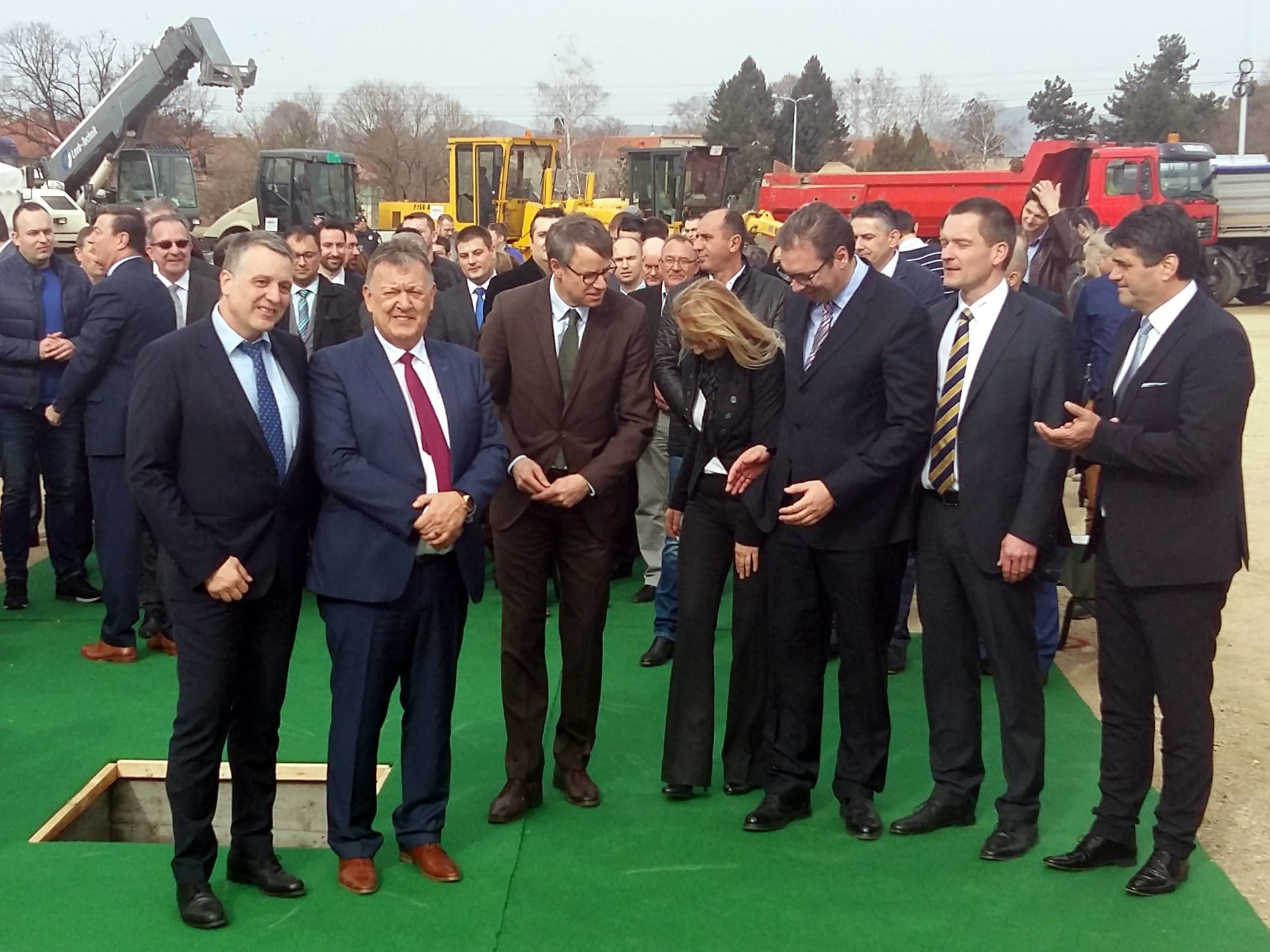 otvaranje leonija u nisu fotoJV