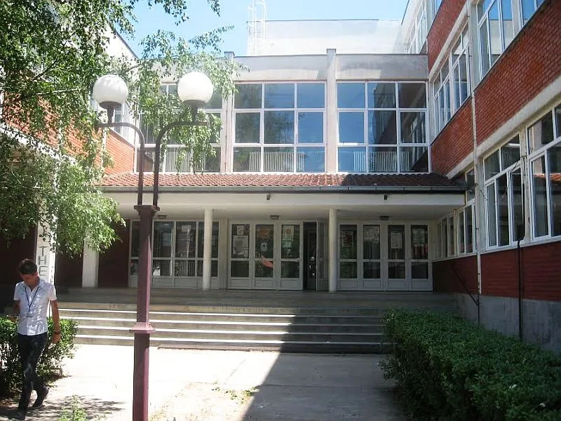 Vladičin Han uskoro dobija Dom učenika 2 tehnicka skola vladicin han foto i m