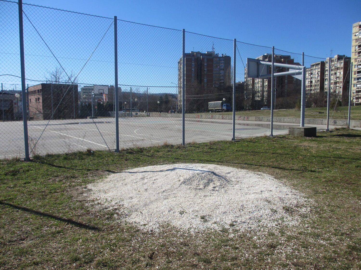 Mesto na kome je nekada bio spomenik; foto: JV